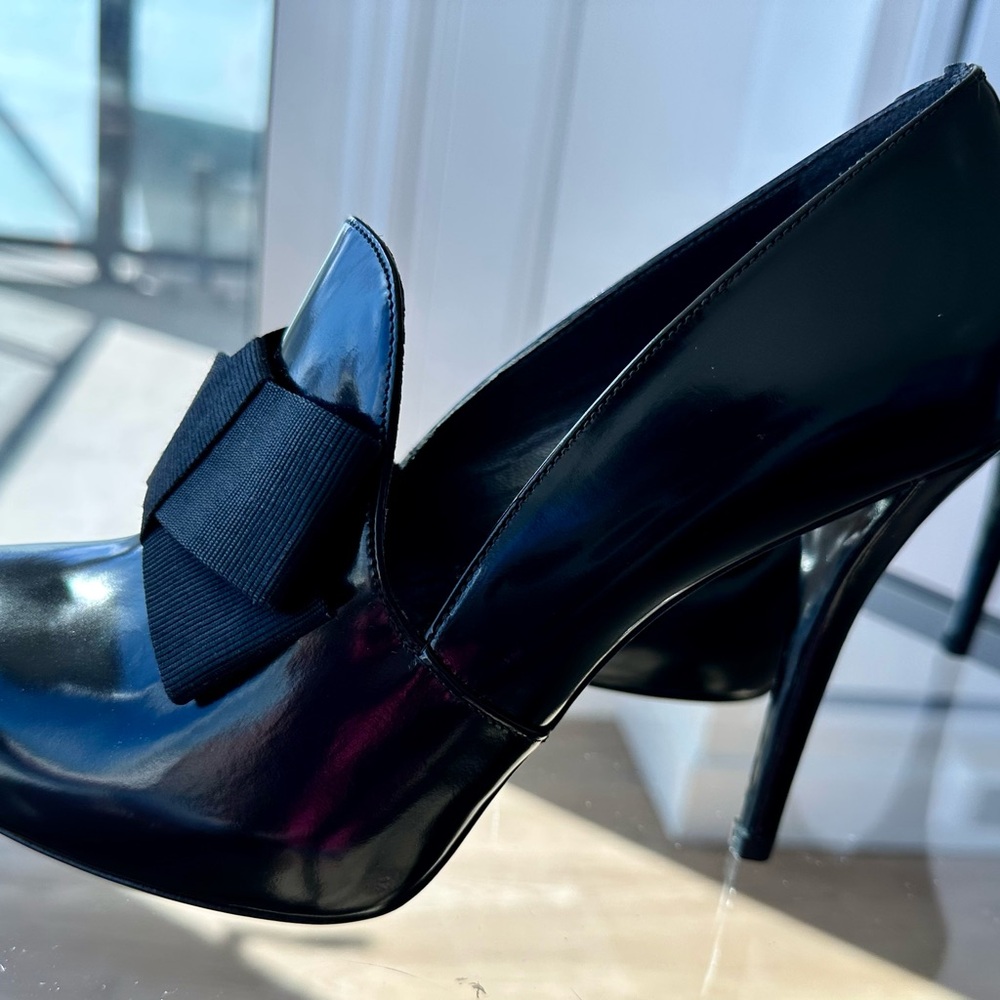 NWT Stuart Weitzman “Bowtie” Black Patent Leather Platform Heels w/Leather Sole